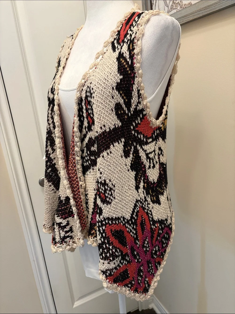 BKE Cream Open-Front Knit Vest with Black, Pink, Red & Gold Accents Size Medium